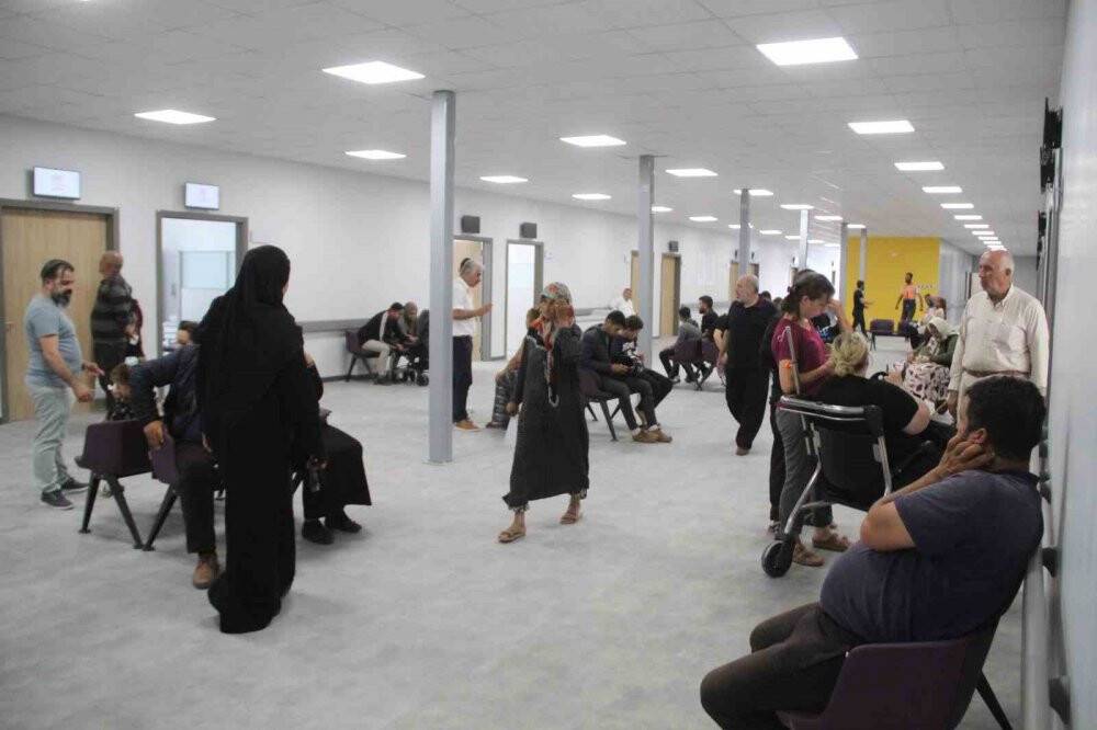 2 ayda tamamlanan Defne Devlet Hastanesi’nde hasta yoğunluğu