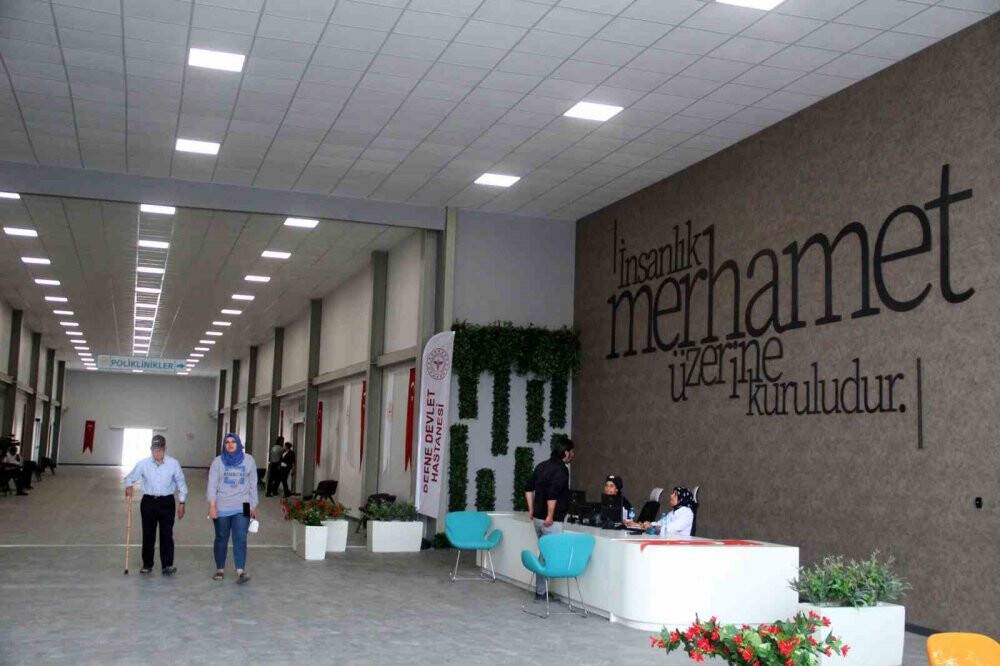 2 ayda tamamlanan Defne Devlet Hastanesi’nde hasta yoğunluğu