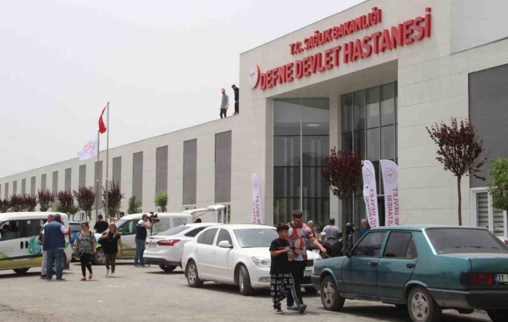 2 ayda tamamlanan Defne Devlet Hastanesi’nde hasta yoğunluğu