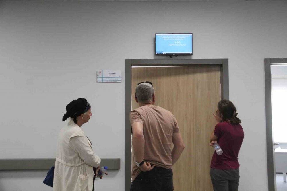 2 ayda tamamlanan Defne Devlet Hastanesi’nde hasta yoğunluğu