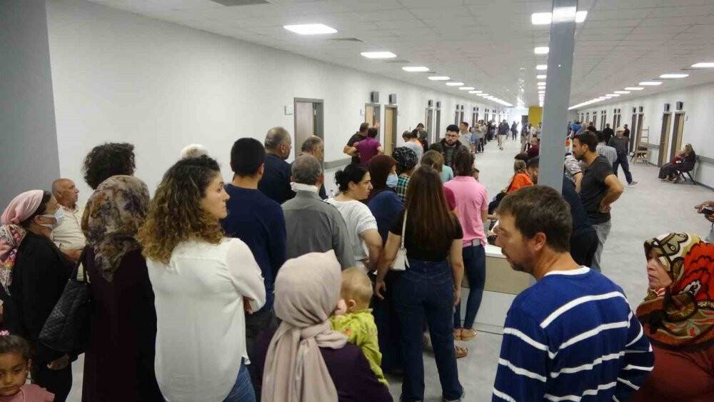 2 ayda tamamlanan Defne Devlet Hastanesi’nde hasta yoğunluğu