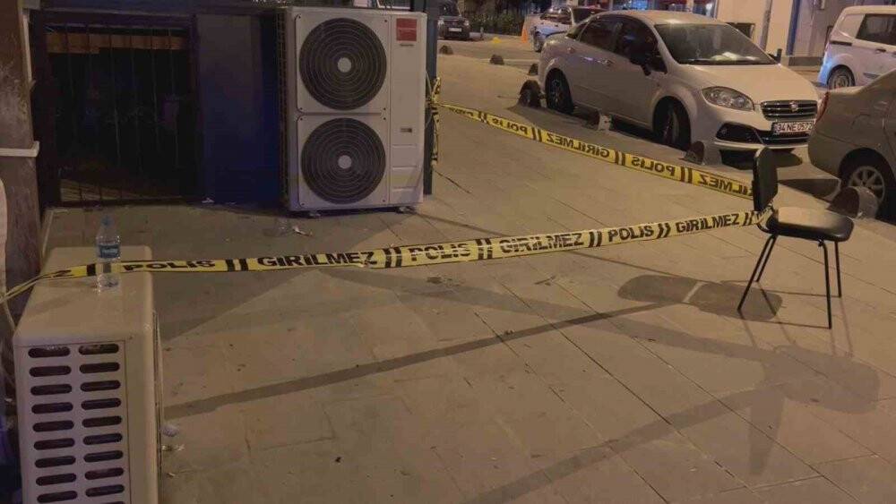 Genç kız sokaktaki kavgayı izlerken camdan düştü