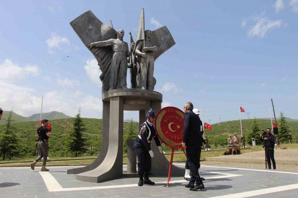 30 yıl sonra silah arkadaşlarının şehit edildiği Bingöl'de