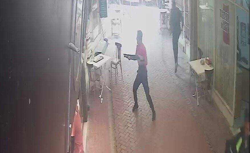 Dönerci dükkanına pompalı tüfekle saldırı