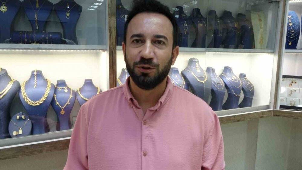 Turiste 5 gram yerine 50 gram altın verdiğini fark etti, soluğu polis merkezinde aldı