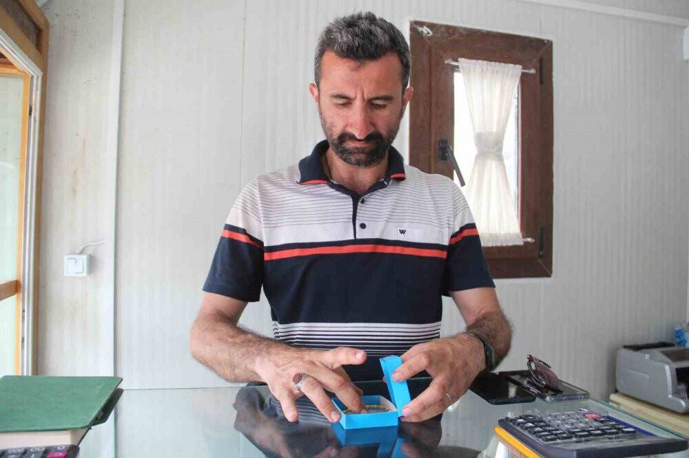 Depremde 13 akrabasını ve iş yerini kaybetti, konteynerde hayata tutunuyor