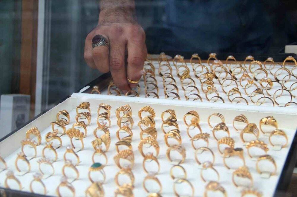 Depremde 13 akrabasını ve iş yerini kaybetti, konteynerde hayata tutunuyor