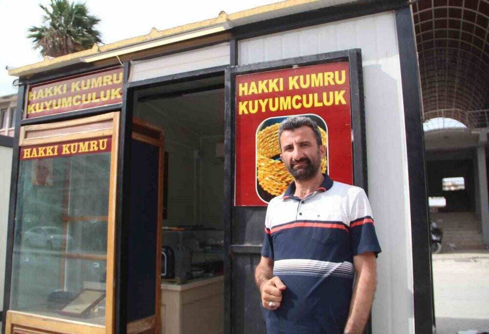 Depremde 13 akrabasını ve iş yerini kaybetti, konteynerde hayata tutunuyor