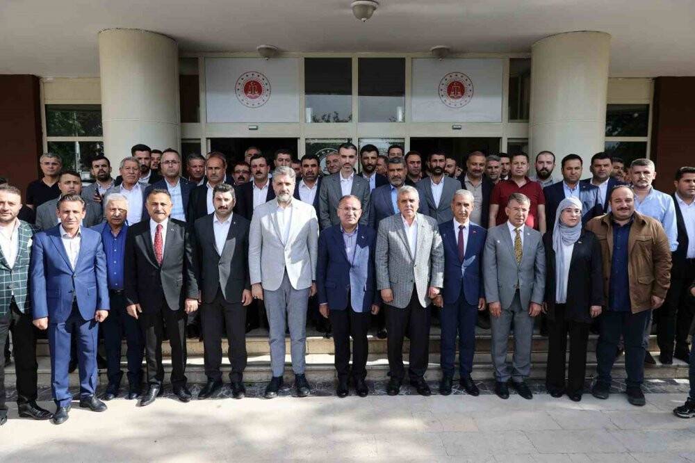 Bakan Bozdağ ve AK Parti Şanlıurfa milletvekilleri mazbatalarını aldı