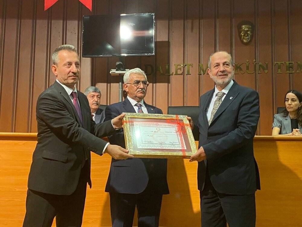 Konya milletvekilleri mazbatalarını aldı