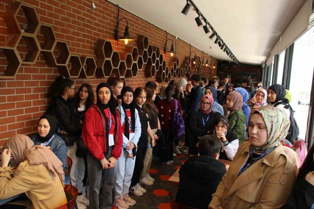 Prof. Dr. Kavaz Akşehirli gençlerle buluştu