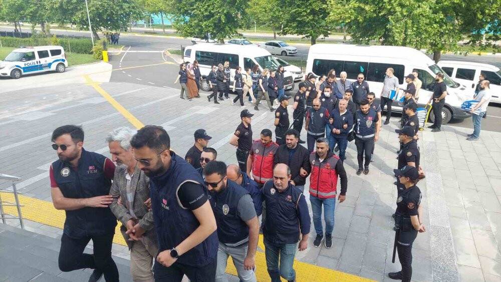 PKK’nın üst düzey yetkilisi Duran Kalkan’ın korumasının yakalandığı operasyonda 21 kişi tutuklandı