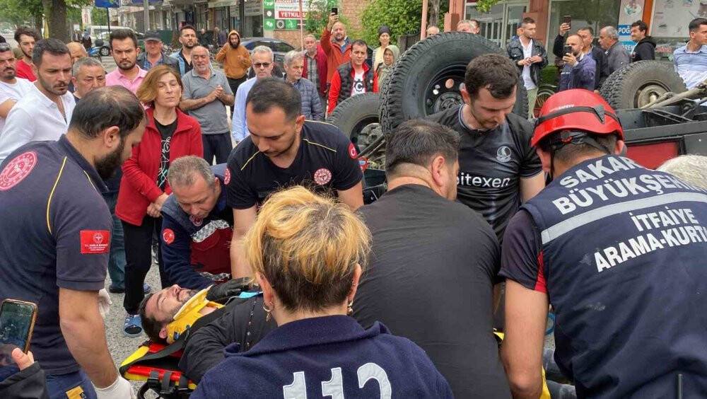 Takla atan off-road aracını görenler bölgeye koştu