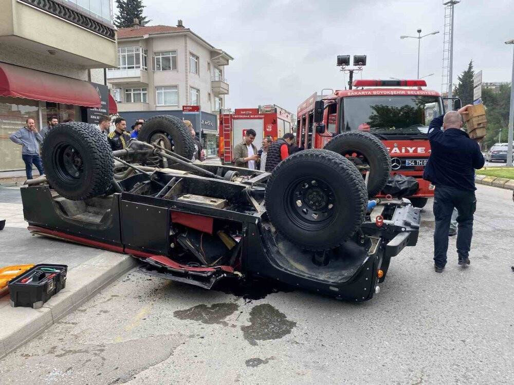 Takla atan off-road aracını görenler bölgeye koştu