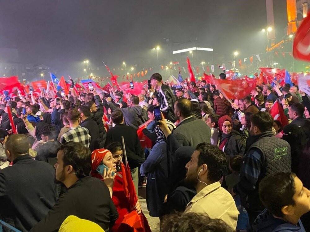 Bağcılar’da seçim kutlaması başladı