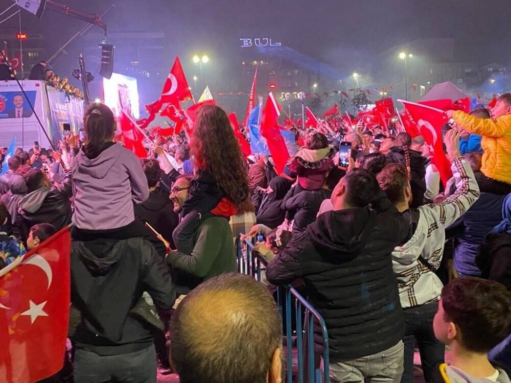 Bağcılar’da seçim kutlaması başladı