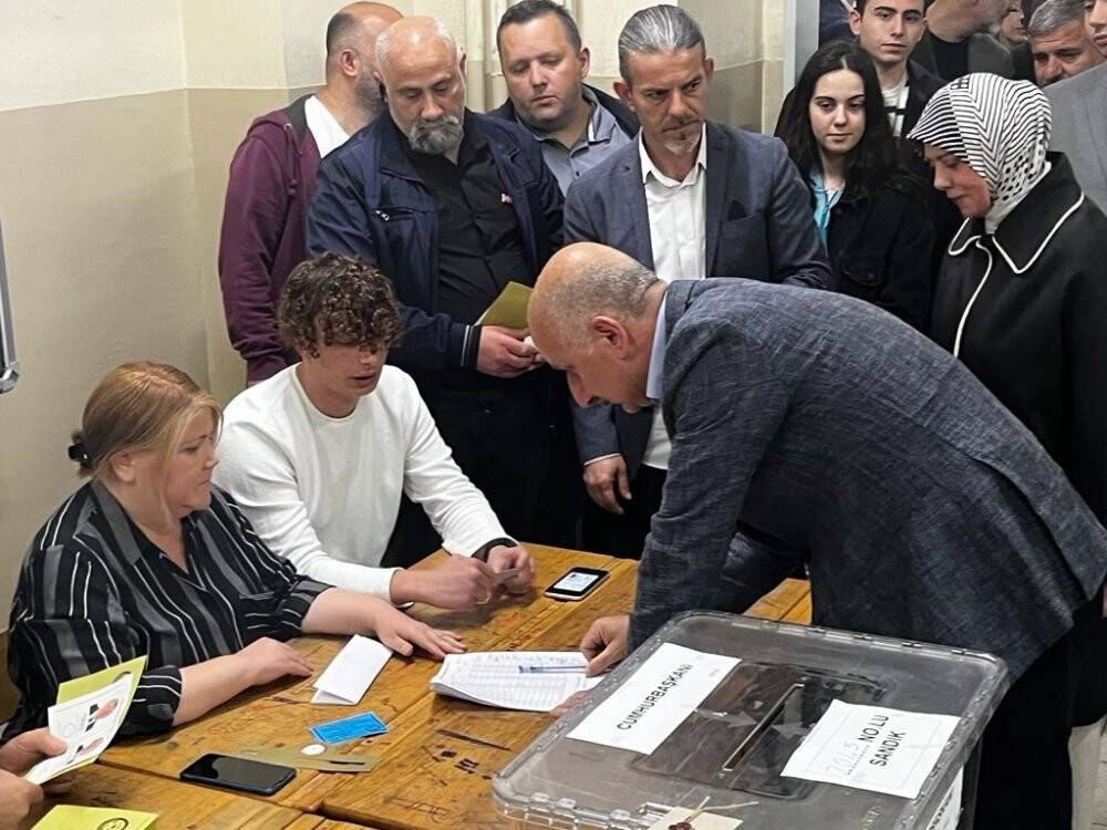 Bakan Karaismailoğlu, Trabzon’da oyunu kullandı