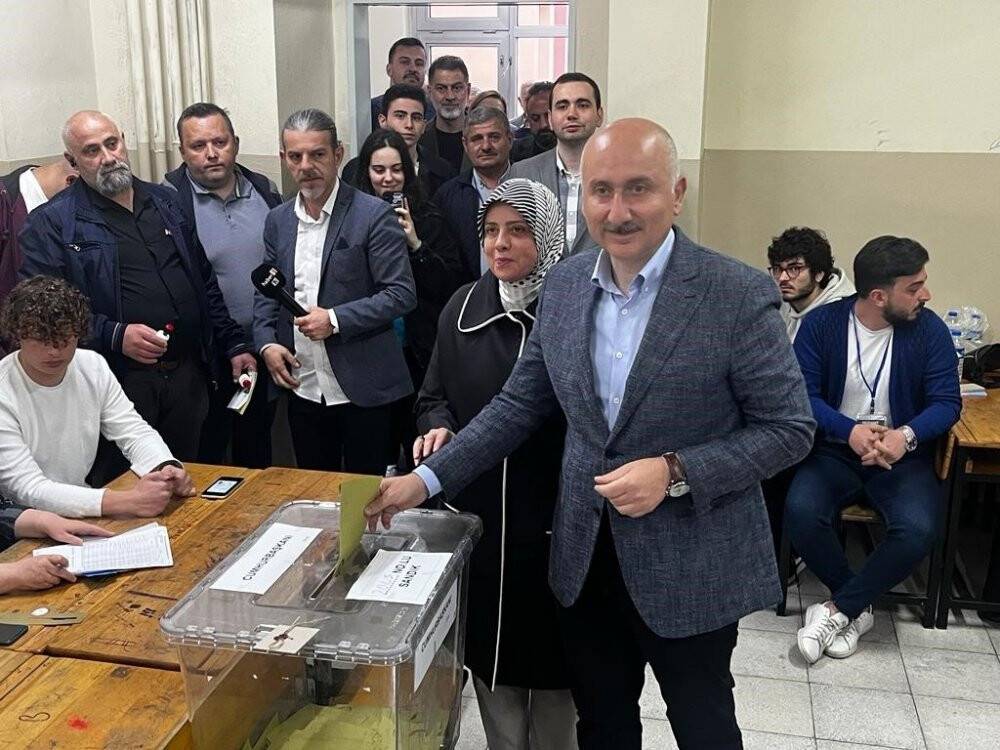 Bakan Karaismailoğlu, Trabzon’da oyunu kullandı