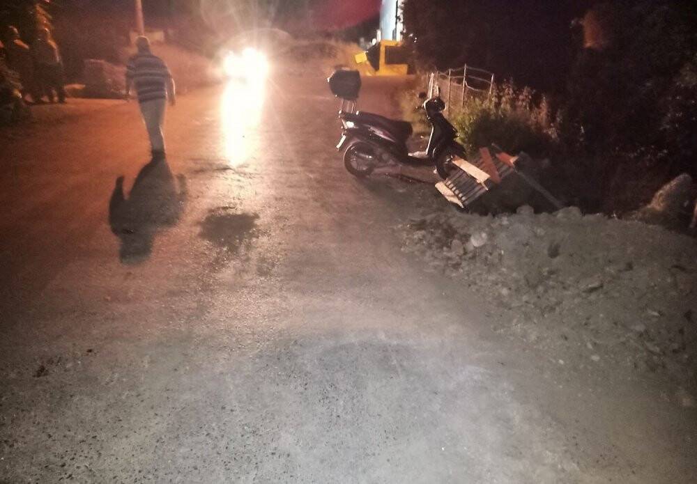 Direksiyon hakimiyetini kaybeden motosiklet sürücüsü yaralandı