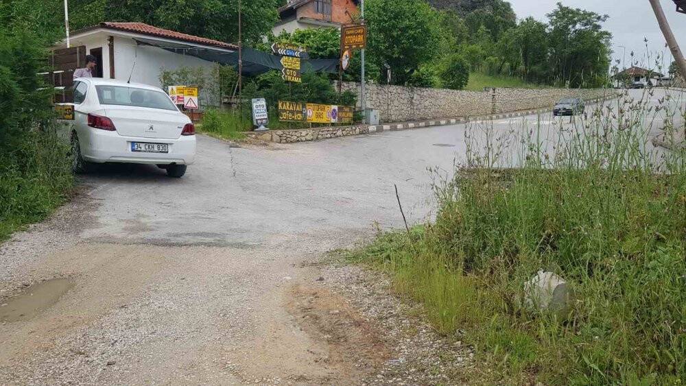 Freni boşalan iş makinesini böyle durdurdu