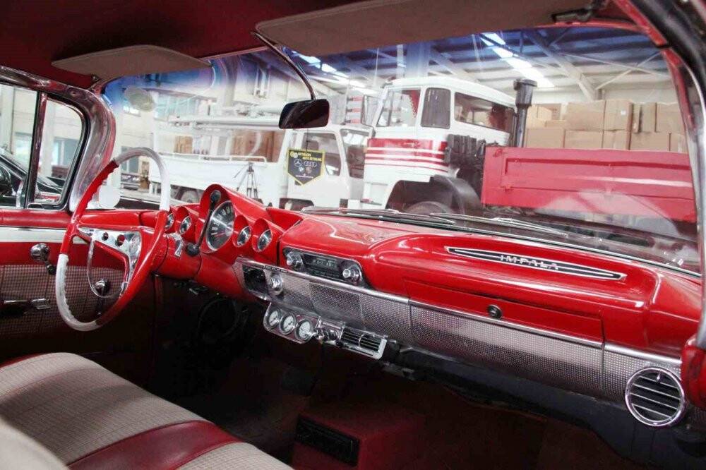 Konyalı iş adamı klasik otomobil merakını koleksiyona dönüştürdü