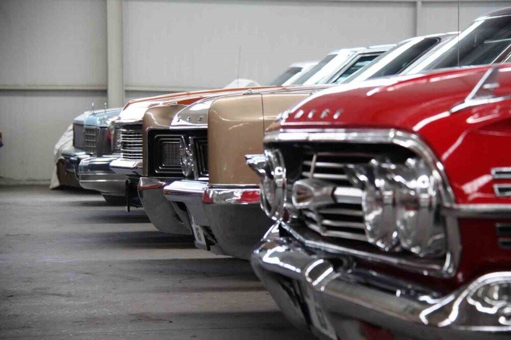 Konyalı iş adamı klasik otomobil merakını koleksiyona dönüştürdü