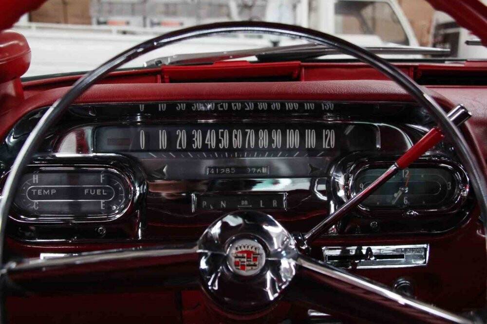 Konyalı iş adamı klasik otomobil merakını koleksiyona dönüştürdü