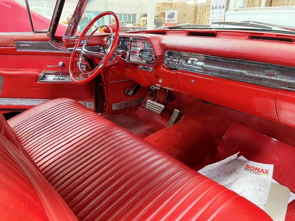 Konyalı iş adamı klasik otomobil merakını koleksiyona dönüştürdü