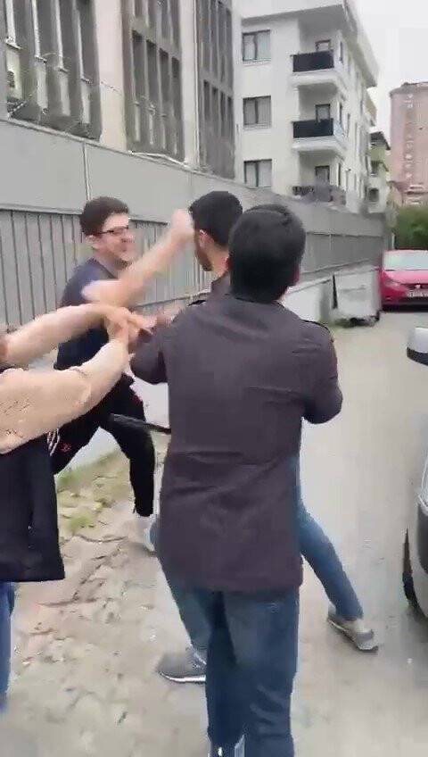 Ataşehir’de trafikte demir sopalı kavga kamerada