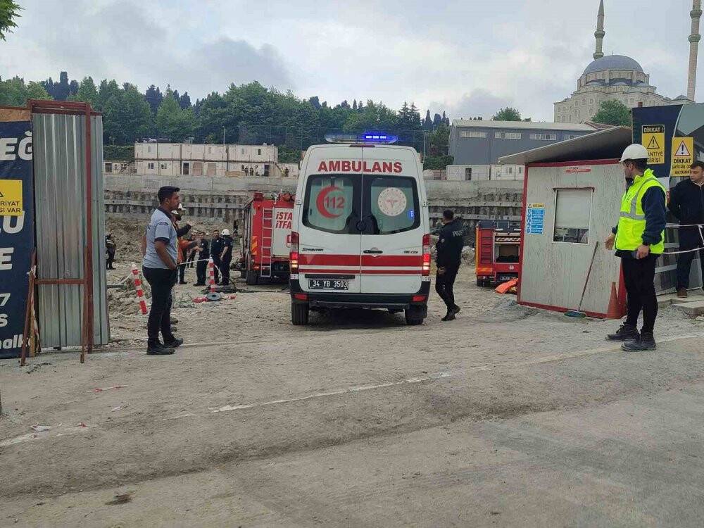 Demir yüklü TIR şantiye alanına düştü