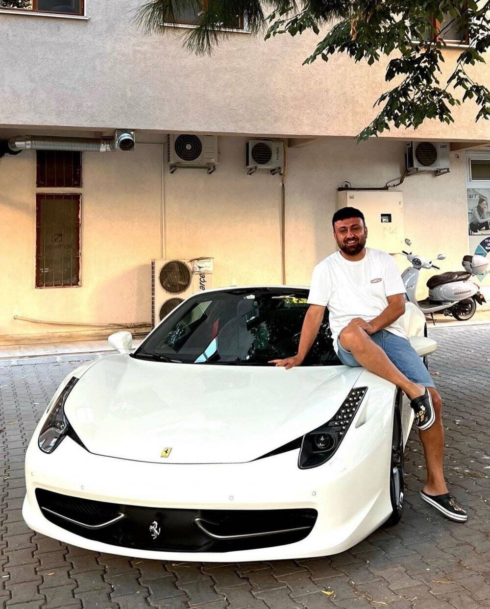 Ünlü modifiyeci Ünal Turan'ın 14 milyon liralık aracı pert oldu