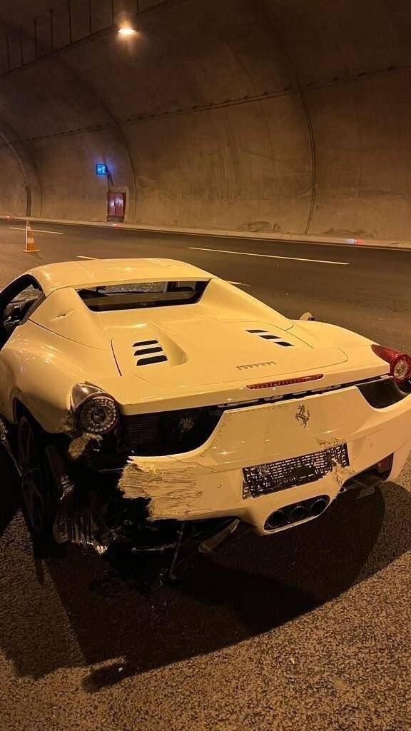 Ünlü modifiyeci Ünal Turan'ın 14 milyon liralık aracı pert oldu