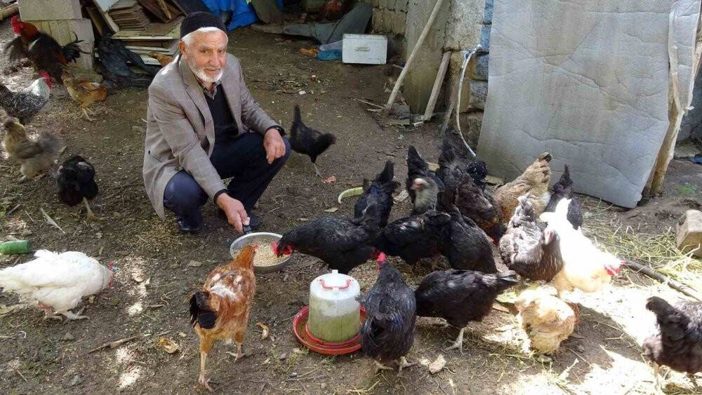 75 yaşındaki Eyüp Özer, “Cumhurbaşkanı Erdoğan” sevgisini şiire döktü