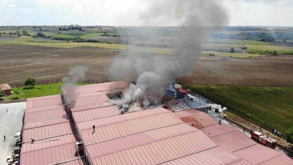 Mobilya deposundaki yangın havadan görüntülendi