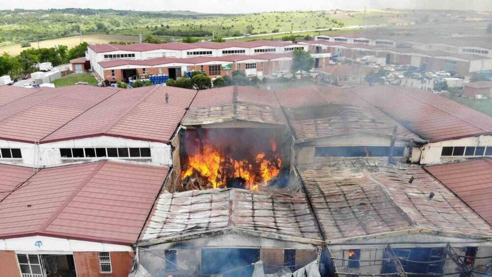 Mobilya deposundaki yangın havadan görüntülendi