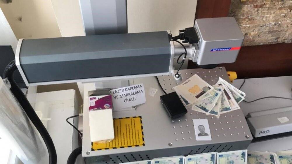 Sahte pasaport üreten şebekeye baskın: 3 gözaltı