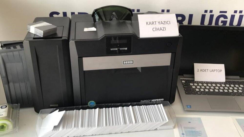 Sahte pasaport üreten şebekeye baskın: 3 gözaltı