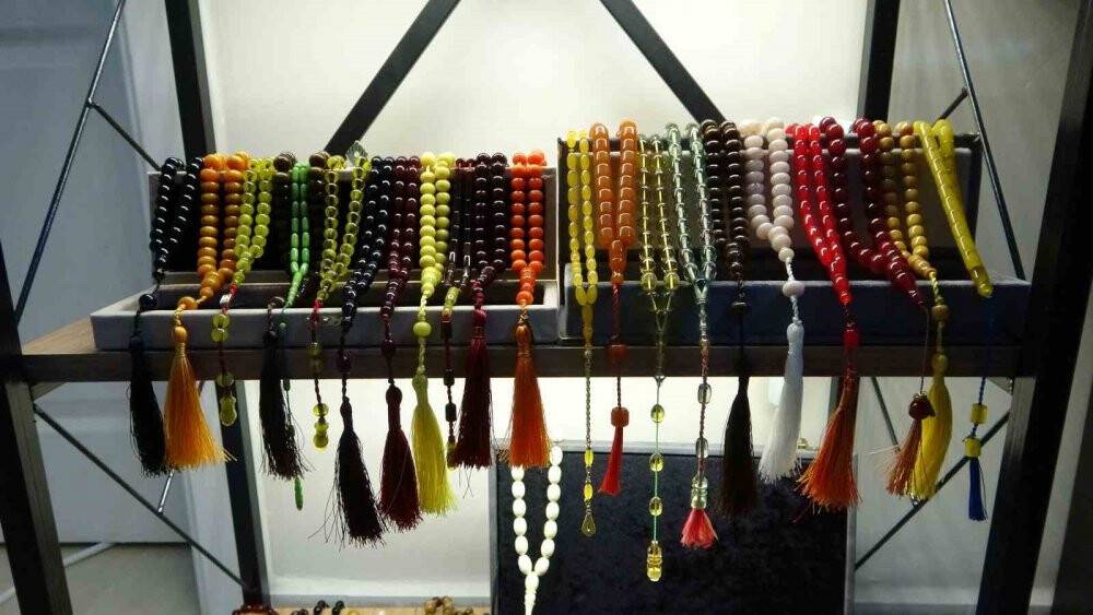 Depremde ilk işi milyonluk tesbihlerini kurtarmak oldu