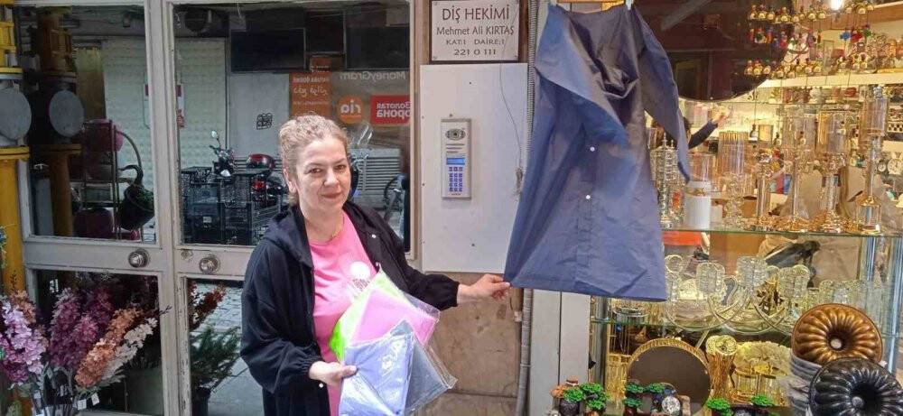 Vatandaşların pratik ‘yağmurluk’ çözümü