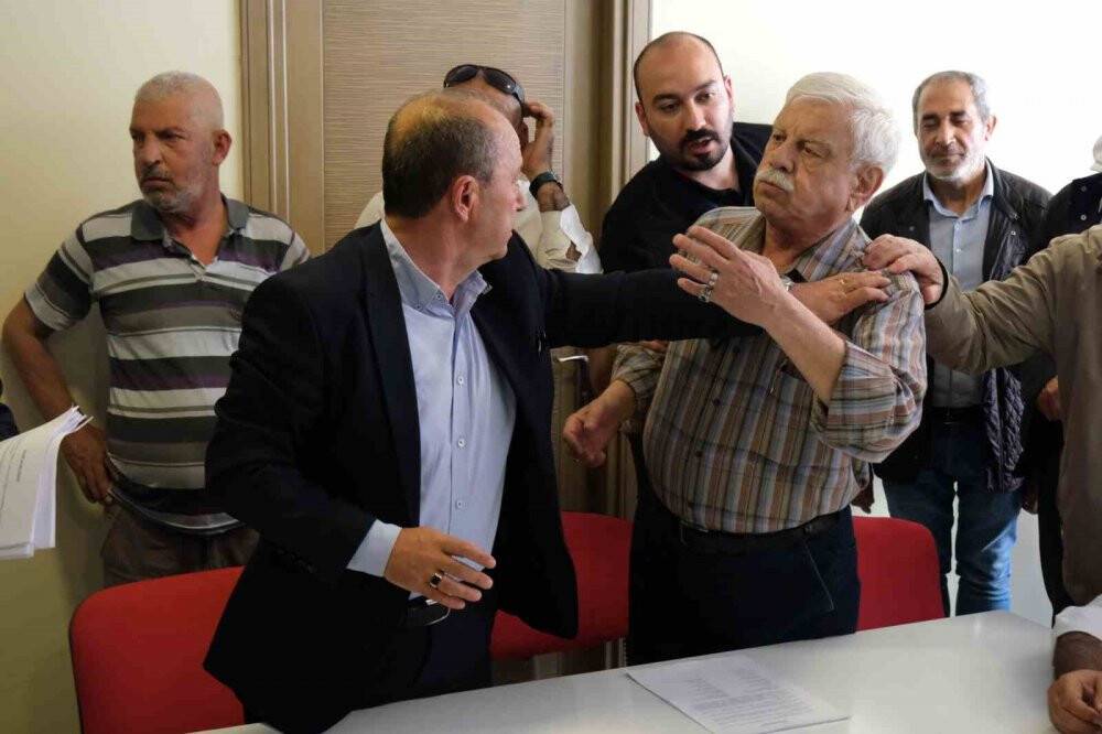 CHP’liler basın toplantısında birbirleriyle tartıştı