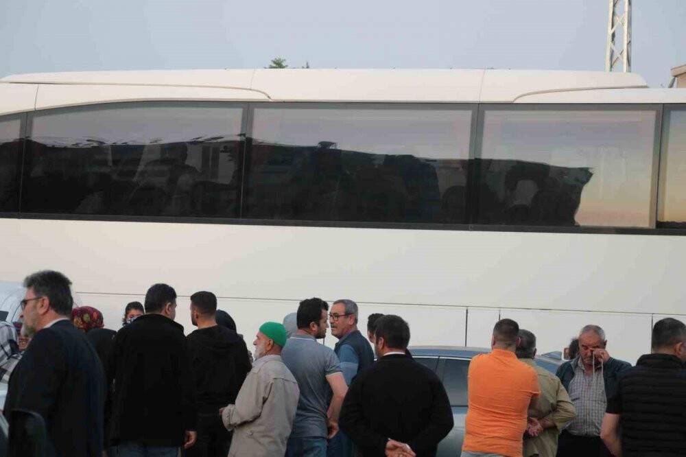 Deprem bölgesinden ilk hac kafilesi uğurlandı