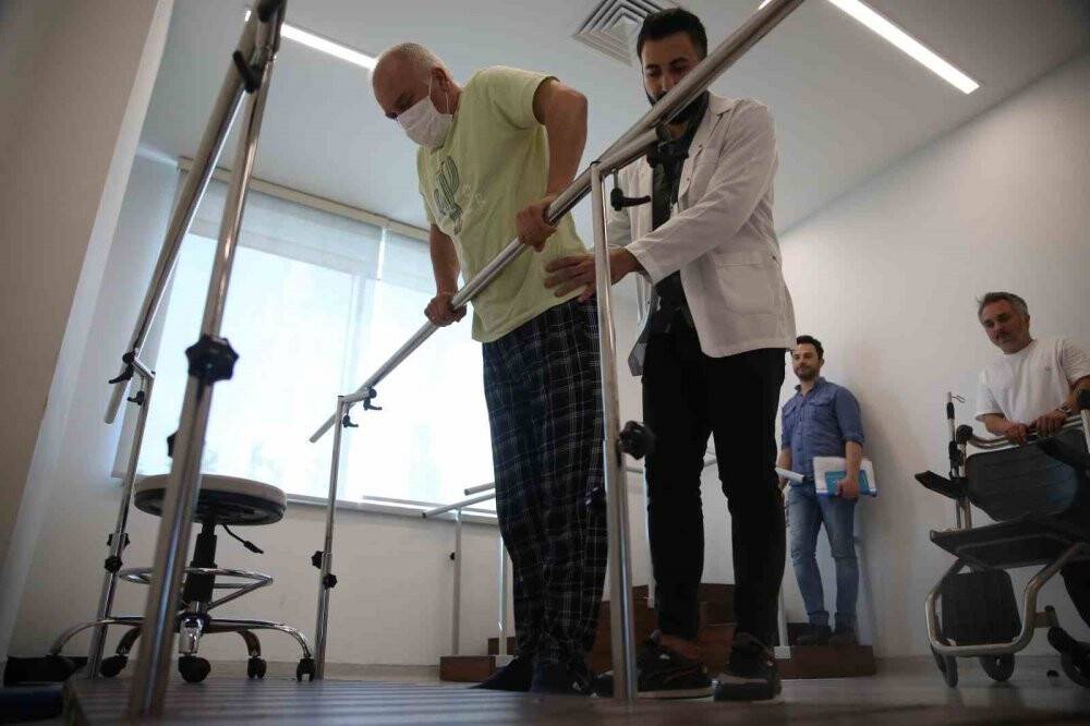 "Yürümesi çok zor" dediler, 5 ayda ayağa kalktı
