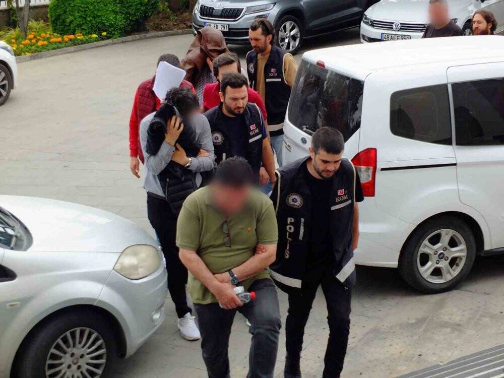 Zorla senet imzalatma iddiasıyla 6 kişi gözaltına alındı