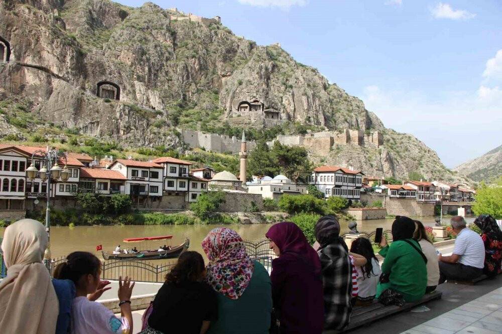 Amasya’da Cumhurbaşkanı Erdoğan için kaleden top atışları yapıldı