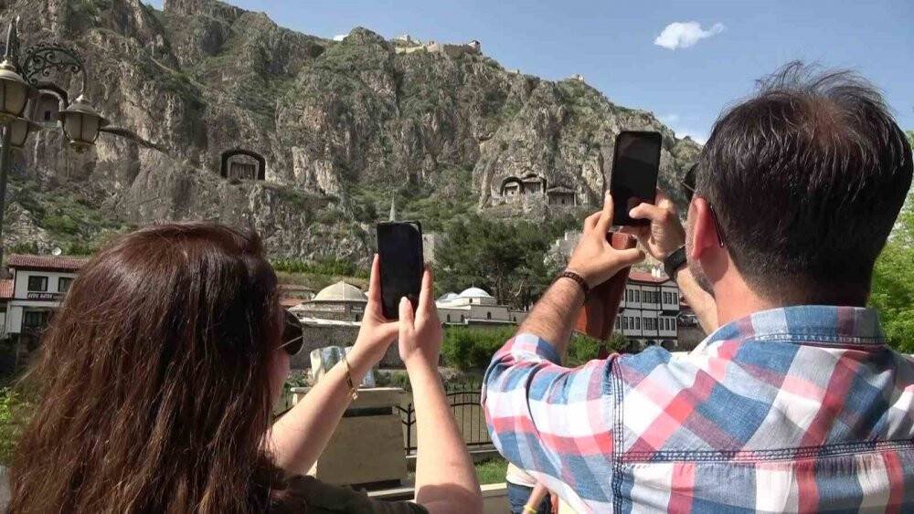 Amasya’da Cumhurbaşkanı Erdoğan için kaleden top atışları yapıldı