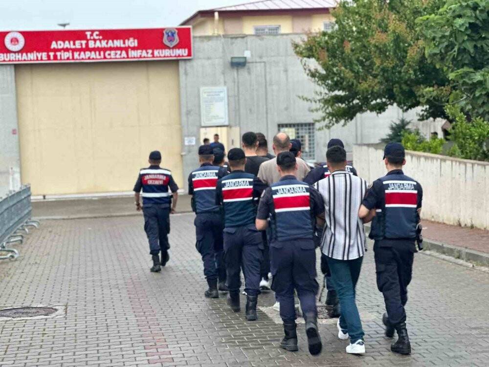 Balıkesir’de jandarmadan suç örgütüne operasyon 7 tutuklama