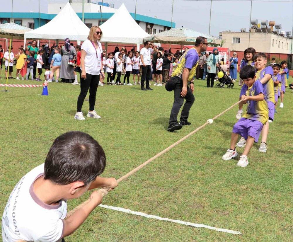 Toroslar’da çocuklar hem yarıştı hem doyasıya eğlendi