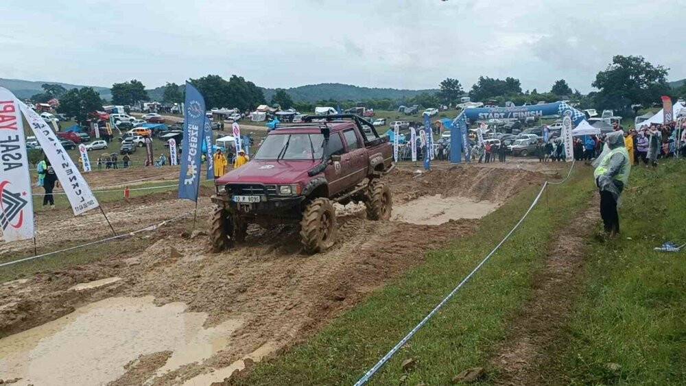 Off-Road Festivali’nde kadınların inanılmaz performansı ağızları açık bıraktı