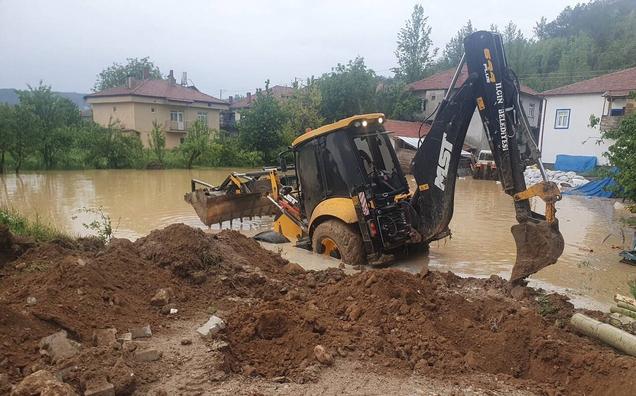 aa-20230605-31342588-31342585-konyanin-3-ilcesinde-sel-meydana-geldi.jpg