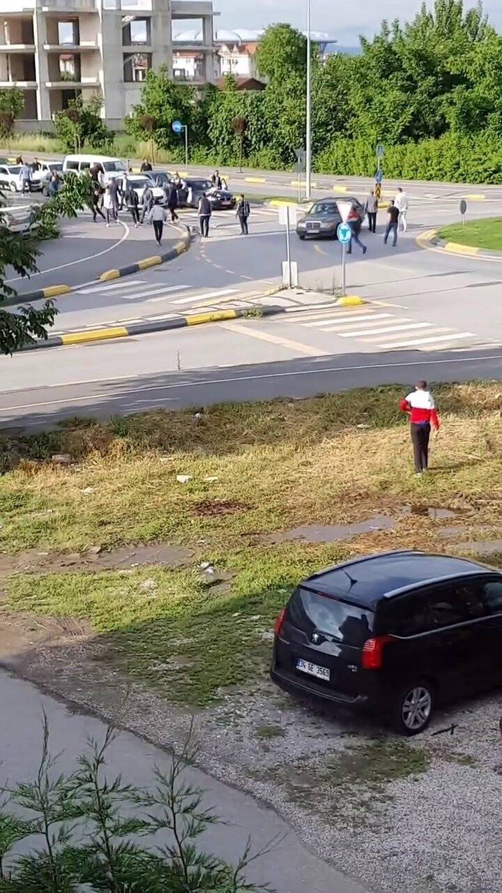 Bellerinde bıçak ellerinde taş, terör estirdiler!